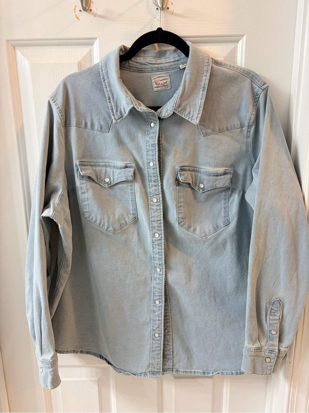 Levi Ultimate Western Light Wash Denim Button-Up Shirt. Plus Size 2X 18/20